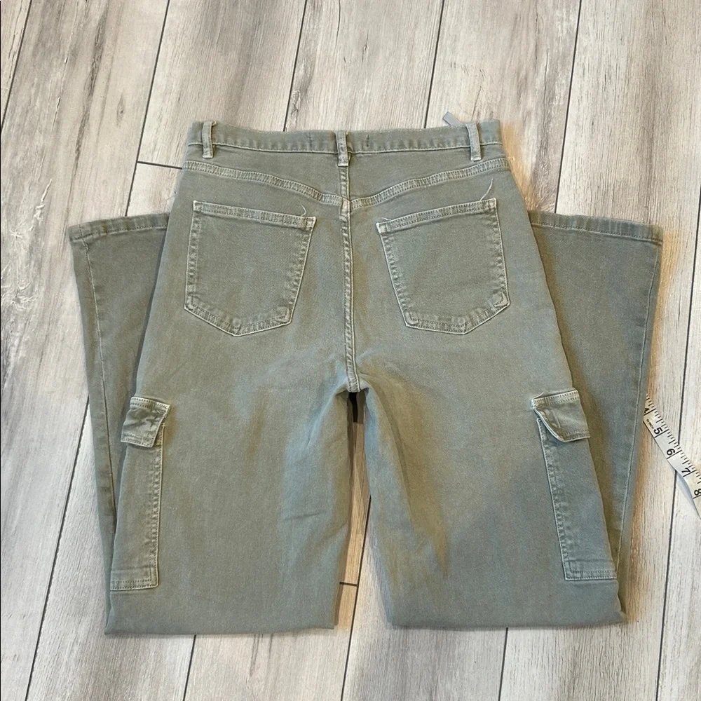 Q2 Premium Denim wide leg cargo jeans size small